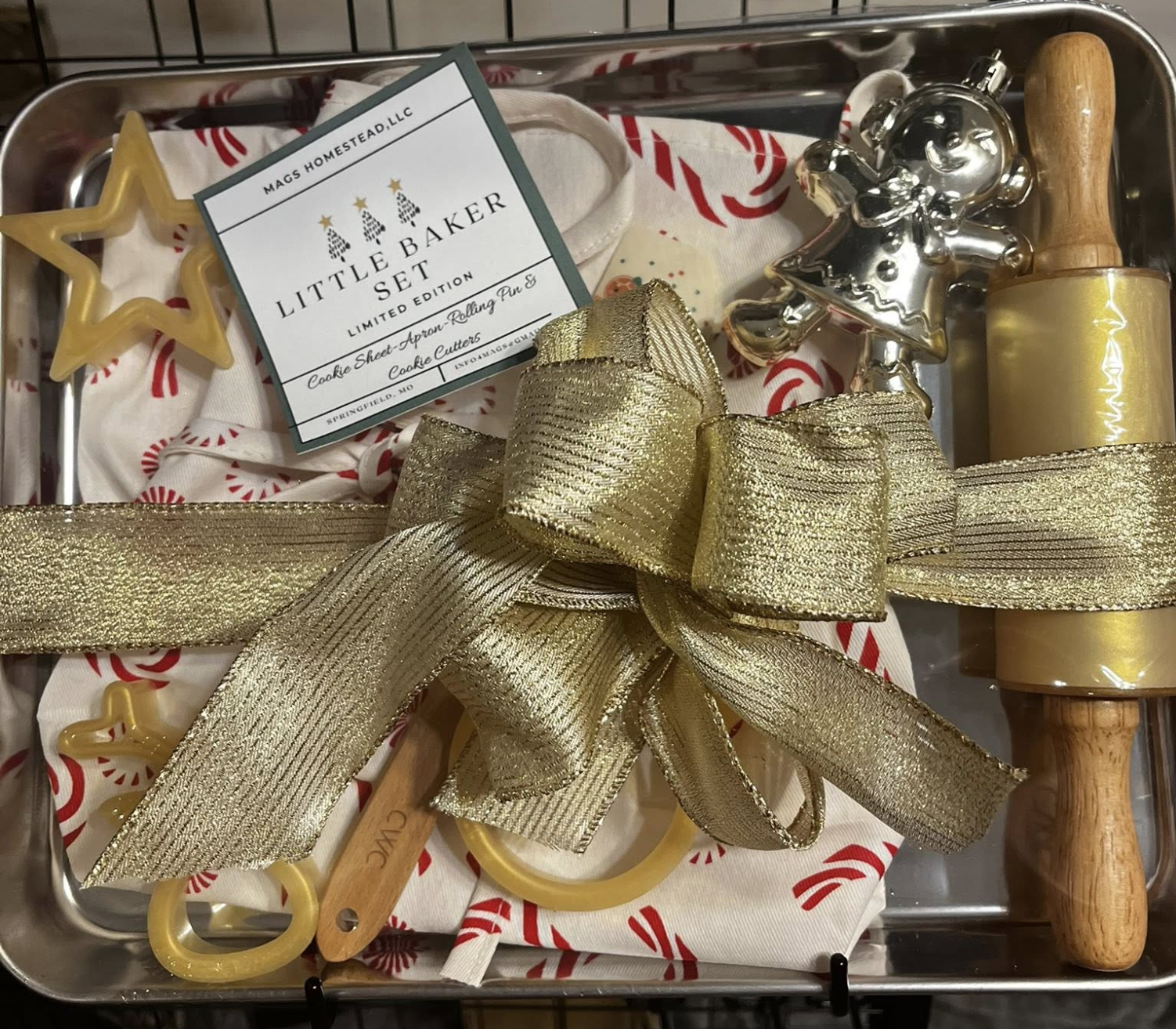 Little Baker Set with cookie accessories and gold ribbon